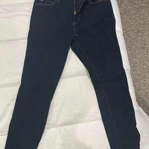 Ann Taylor size 4 skinny never worn